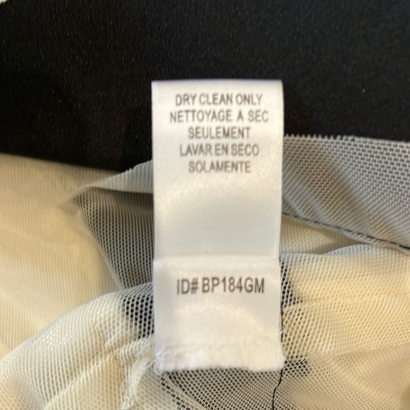 BCBGMaxAzria black and white knee-length sleeveless sheath dress - Picture 5 of 7